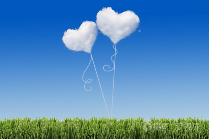与心形状的云的蓝天.爱情观