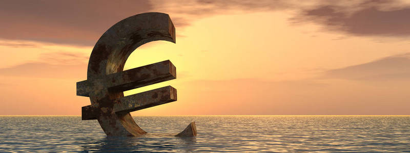 沉没在海洋的欧元货币符号