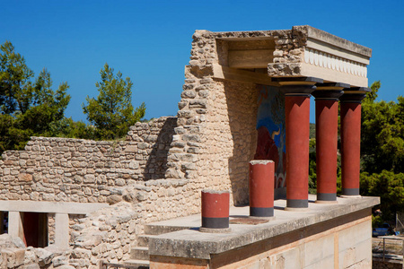 红色的柱子的克诺索斯宫图片