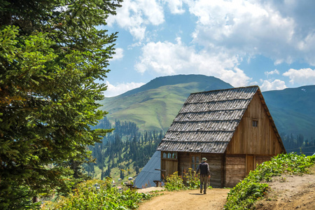 在巴赫马罗村，一个最美丽的山 reso 小屋