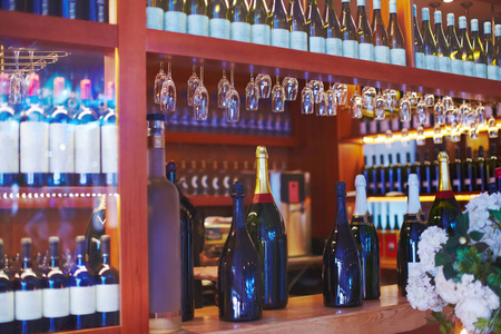 与饮料，藤，啤酒，香槟玻璃装备栏的详细信息