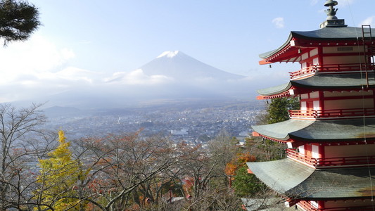 形象的神圣富士山背景下的蓝色 s