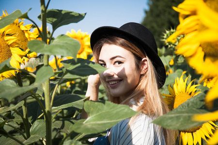 年轻美丽的女孩