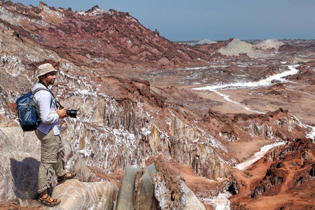 徒步登山上山盐，伊朗摄影师旅行者