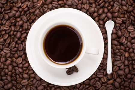 杯咖啡和咖啡豆