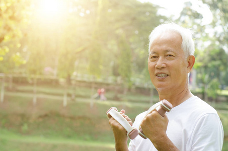 亚洲老男人运动户外