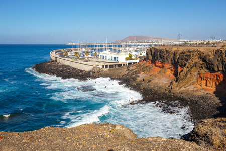 卡达克斯港在夏天图片