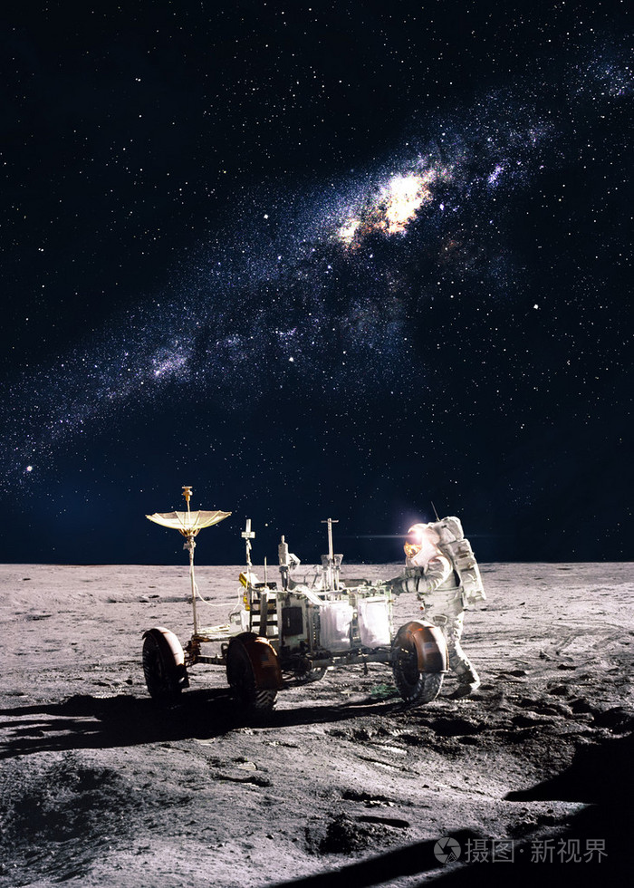 宇航员在月球上