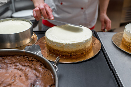 制作奶酪蛋糕照片