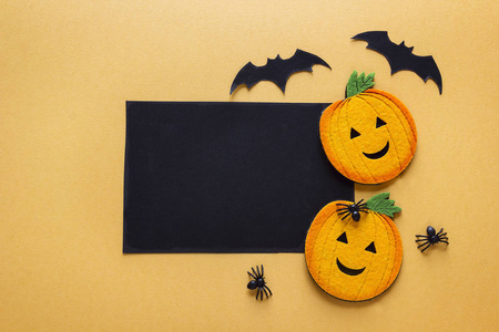 黑色的空白纸卡与装饰南瓜 蜘蛛 蝙蝠