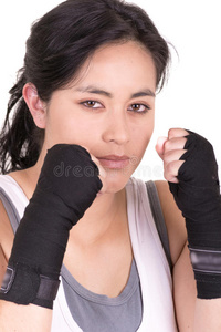 带拳击手套的西班牙裔好斗女子