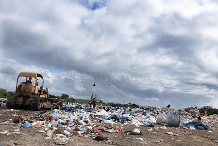 城市生活垃圾填埋场图片