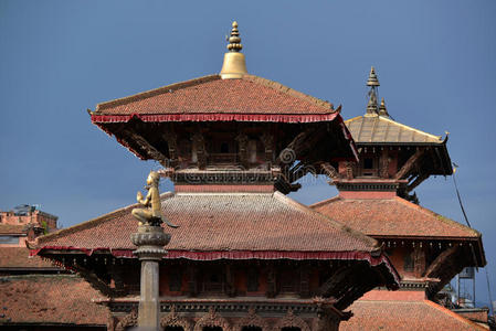 宝塔式杜巴尔广场的宝塔式屋顶.尼泊尔帕坦照片