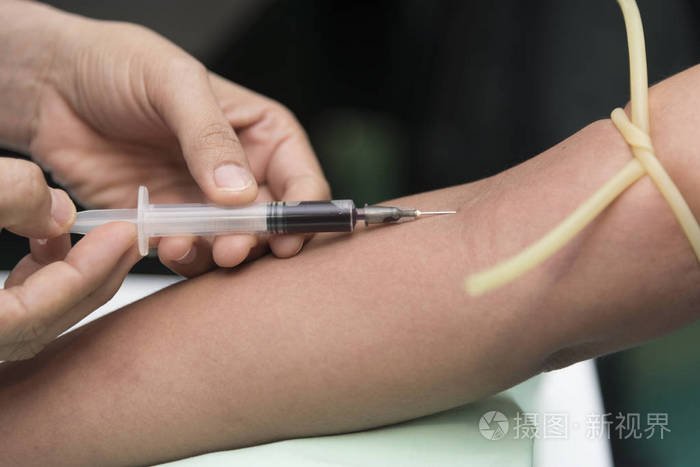 护士在医院里,验血检查血液收集