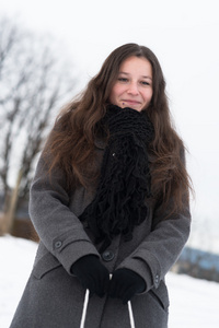 女人拉雪橇