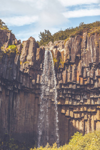 在冰岛 svartifoss 瀑布