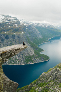 在挪威的 Trolltunga 是神话般的美丽