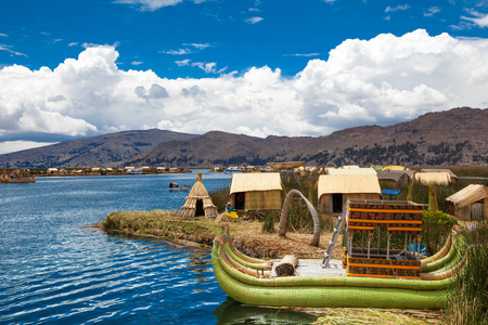 喀喀湖的香蒲船