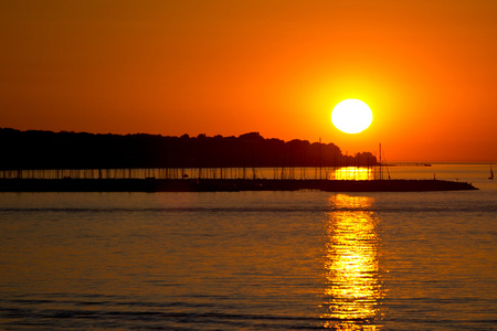 在波罗的海的夕阳的天空