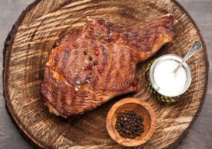 煮熟的肋眼牛排图片