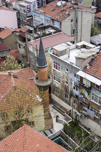 伊斯坦布尔，土耳其。2011 年 4 月 28 日。一个视图上的博斯普鲁斯海峡从高点银行的房屋
