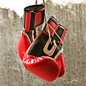 红色拳击手套