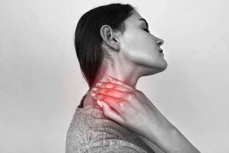 黑色和白色,红色的口音.疼痛的概念特写照片