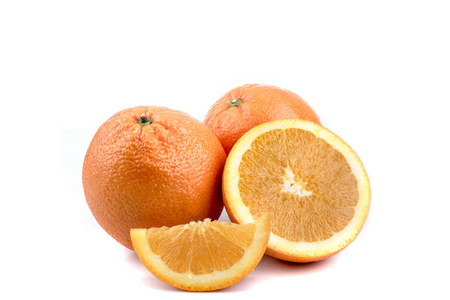 在白色背景上孤立的柑橘类水果