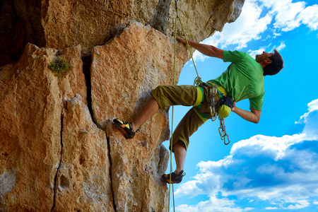 攀岩攀爬悬崖照片