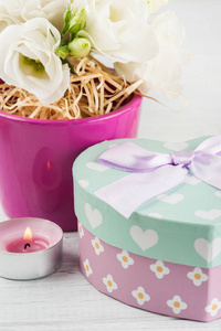 桔梗花壶，柔和的礼品盒中的安排