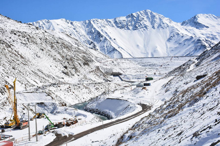 山雪景冬季在圣地亚哥，智利