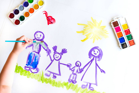 家庭的孩子手漆绘