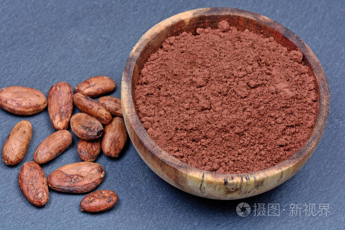 可可豆粉在石板上