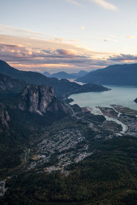 小镇 Squamish 鸟瞰图