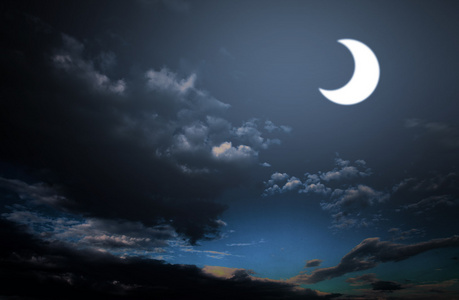 夜间天空与大月亮满月的夜晚的天空.月光.