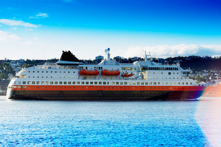 挪威运输船舶与耀斑背景图片