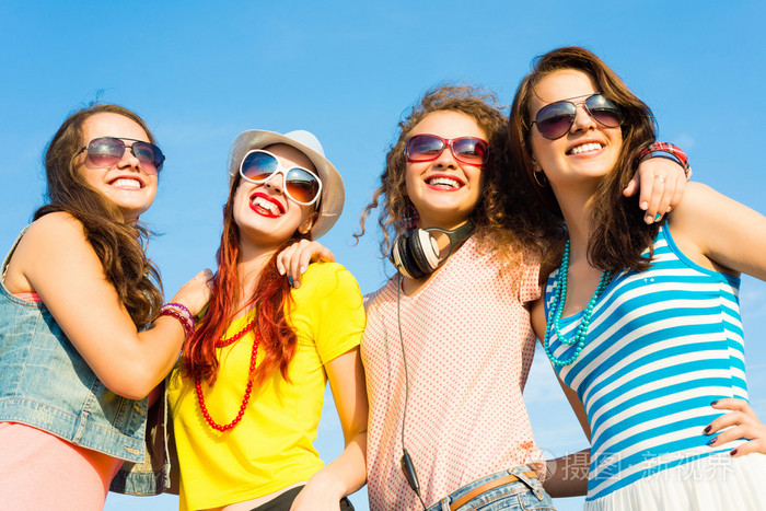 群快乐的年轻人照片-正版商用图片0v2xlq-摄图新视界