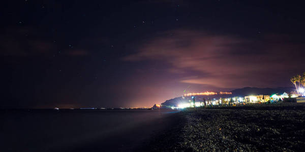 晴朗的夏夜，在西西里海岸，富尔西曾 Siculo，意大利