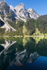 Donnerkogel Gosau 湖上反映