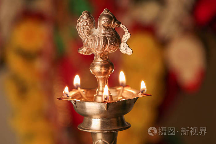 印度传统油灯与火焰