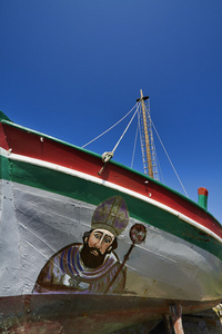 圣手绘一艘木质渔船上