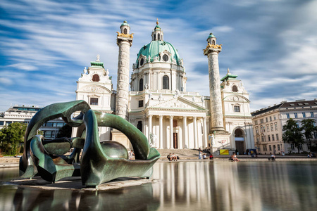 长时间曝光的 Karlskirche 教堂在维也纳奥地利