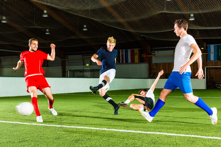 室内足球目标踢足球室内的团队照片