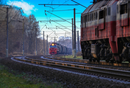 张力立陶宛美丽的两个机车张力负荷到下一个sta照片