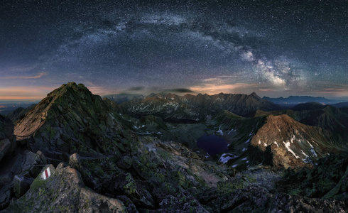 银河系在塔特拉山全景，波兰