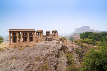 贾斯万特旺达陵墓与 mehrangarh 堡在背景中