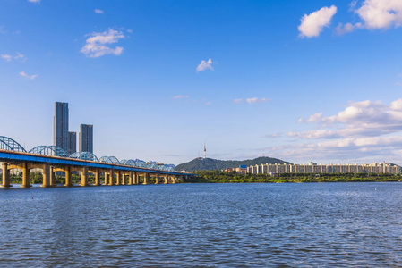 首尔市在韩国首尔铜雀桥
