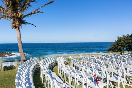 椅子的婚礼海洋景观