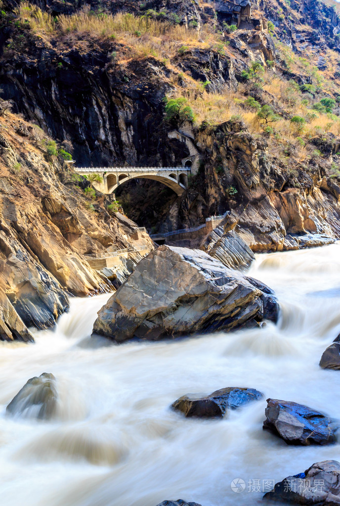 老虎跨越式峡谷