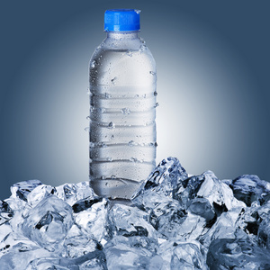 冰露矿泉水图片